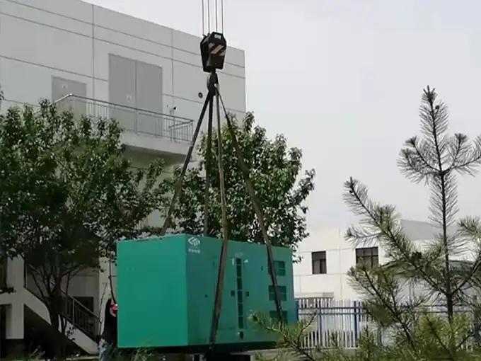 某園區(qu)集(ji)裝(zhuang)箱式(shi)靜音髮(fa)電(dian)機(jī)組